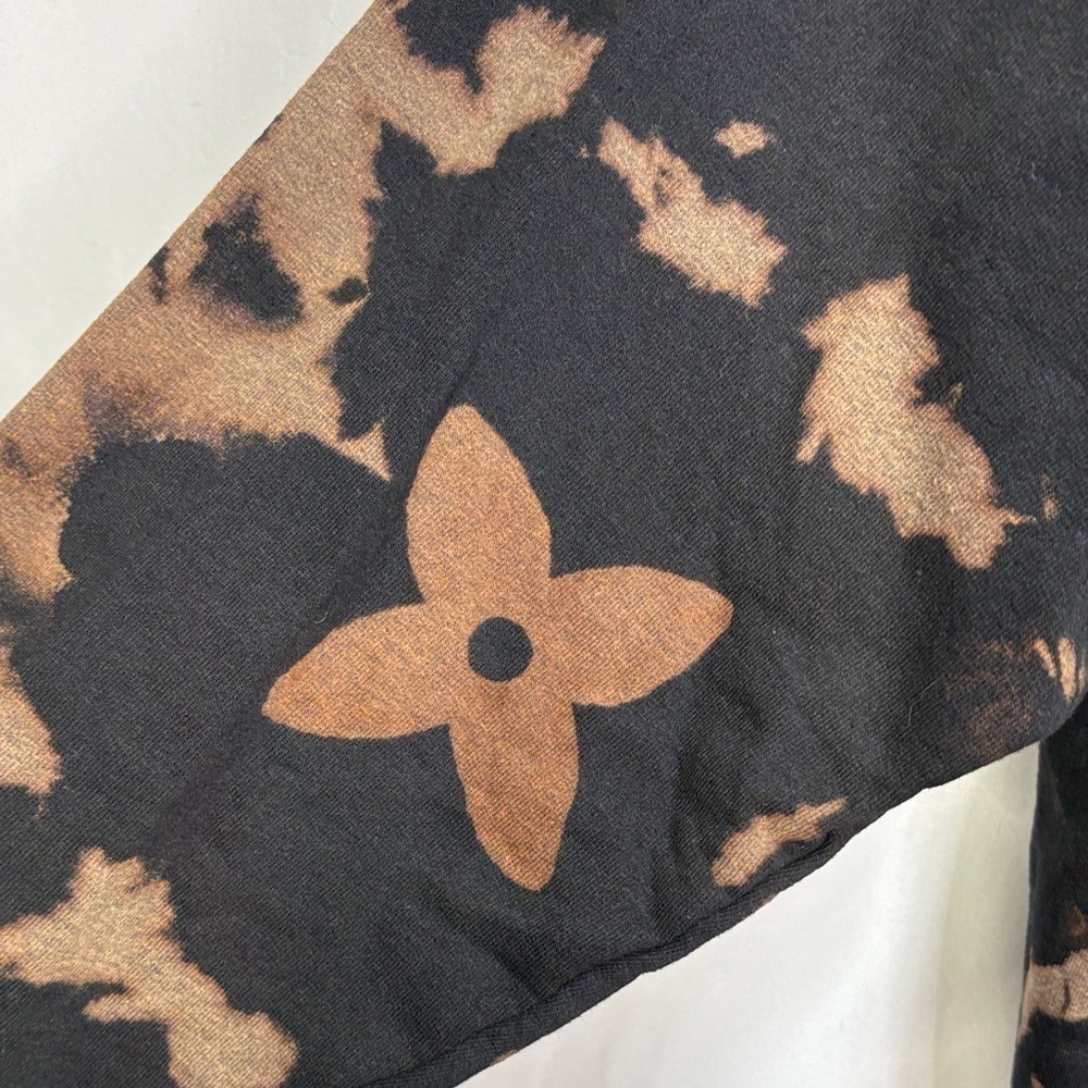 🪐Stylish Black bleach, dyed, distressed sweatshirt: - Picture 2 of 9
